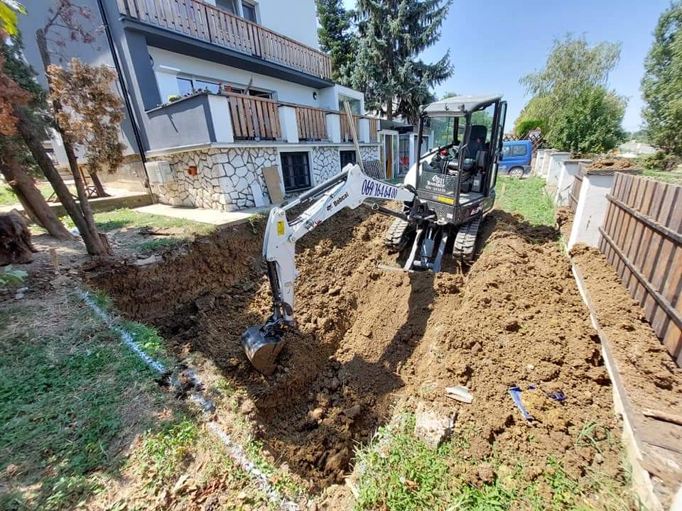 Iskop bazena Novi Sad mini bagerom